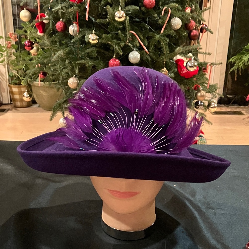 Elegant Purple Wool Feathered Women's Hat